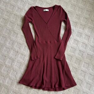 Hollister Vneck Hook Clasp Long Sleeve Burgundy Dress